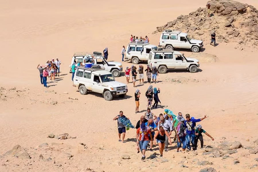 Small-Group 4×4 Trip in the Sahara Hurghada